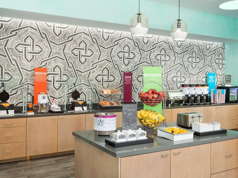 Hampton Inn & Suites Los Angeles/Santa Monica 12