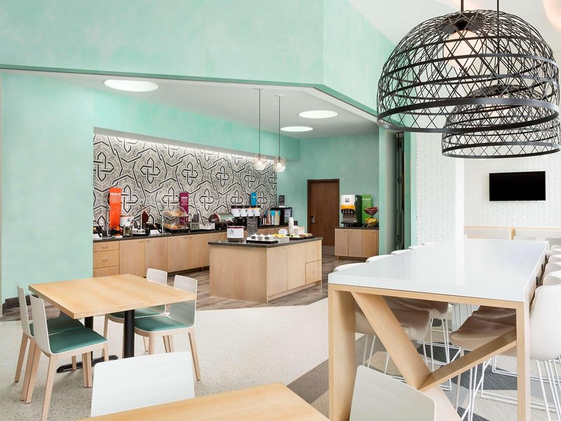 Hampton Inn & Suites Los Angeles/Santa Monica 13