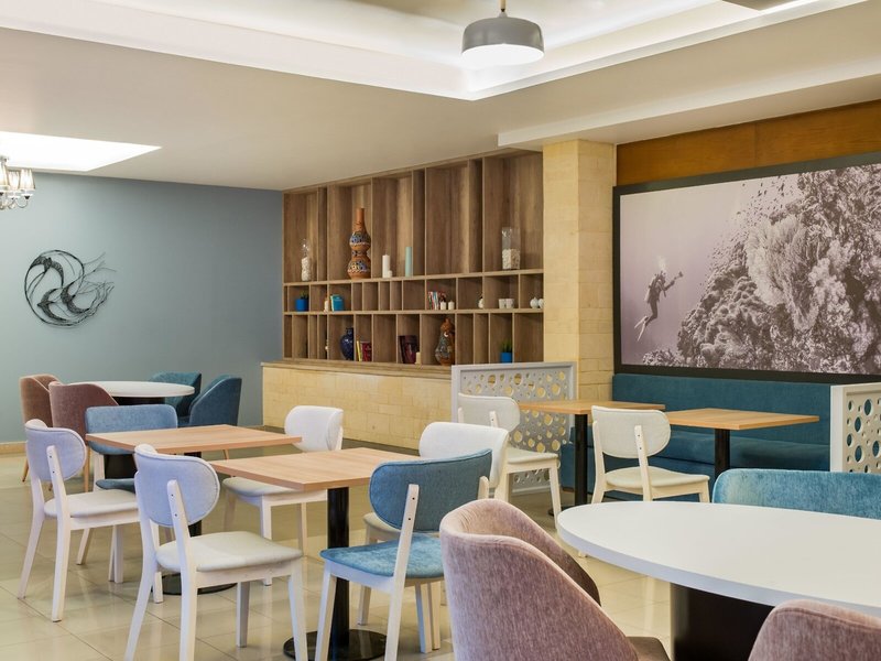 SUNRISE Marina Resort 18