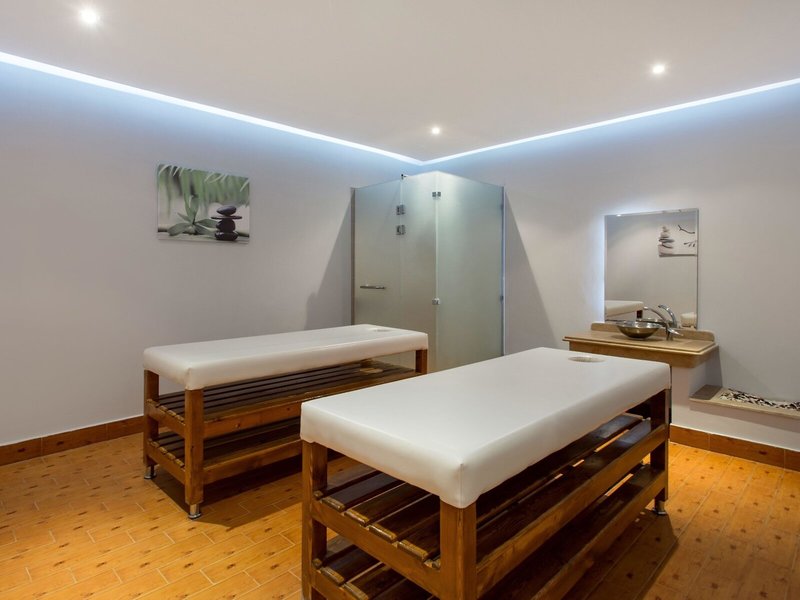 SUNRISE Marina Resort 48