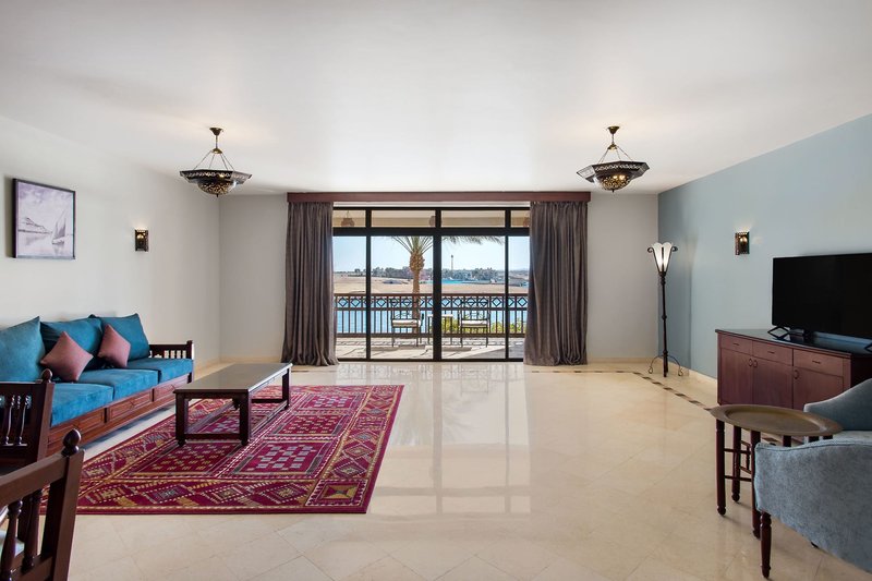 SUNRISE Marina Resort 26