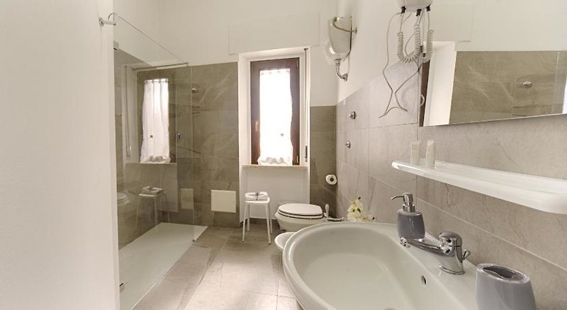 B&B Lucia 4 - Bathroom Example