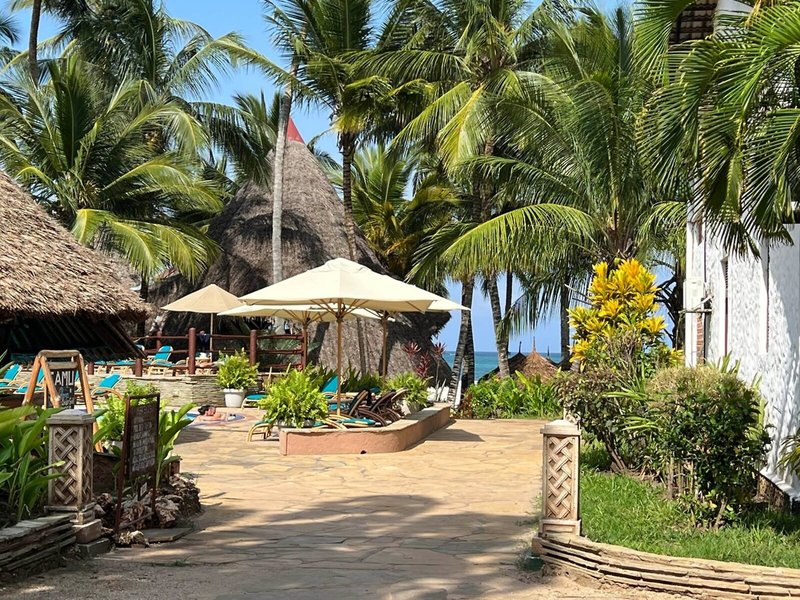 Pinewood Beach Resort & Spa 6