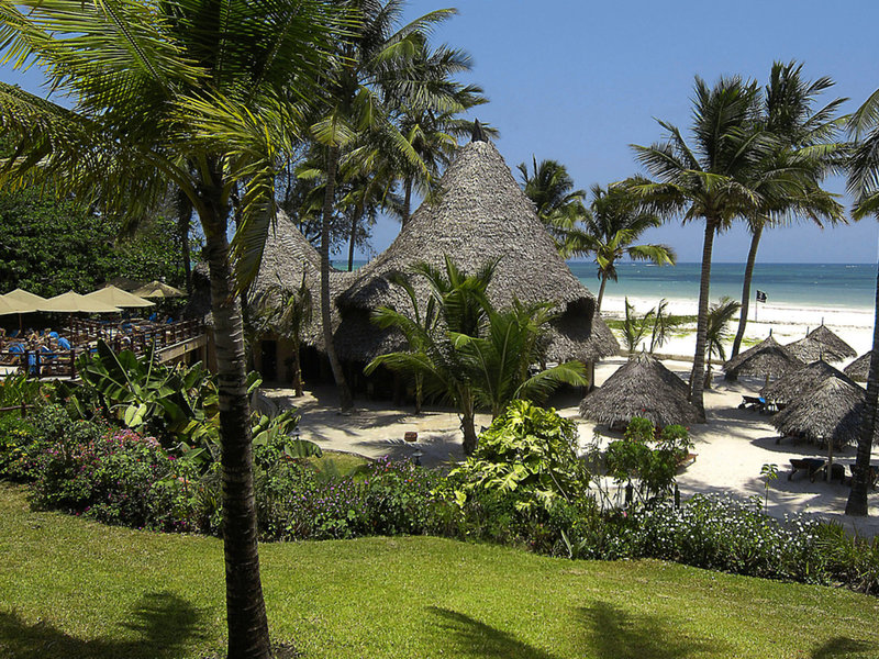 Pinewood Beach Resort & Spa 15