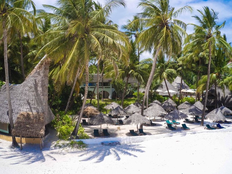 Pinewood Beach Resort & Spa 16