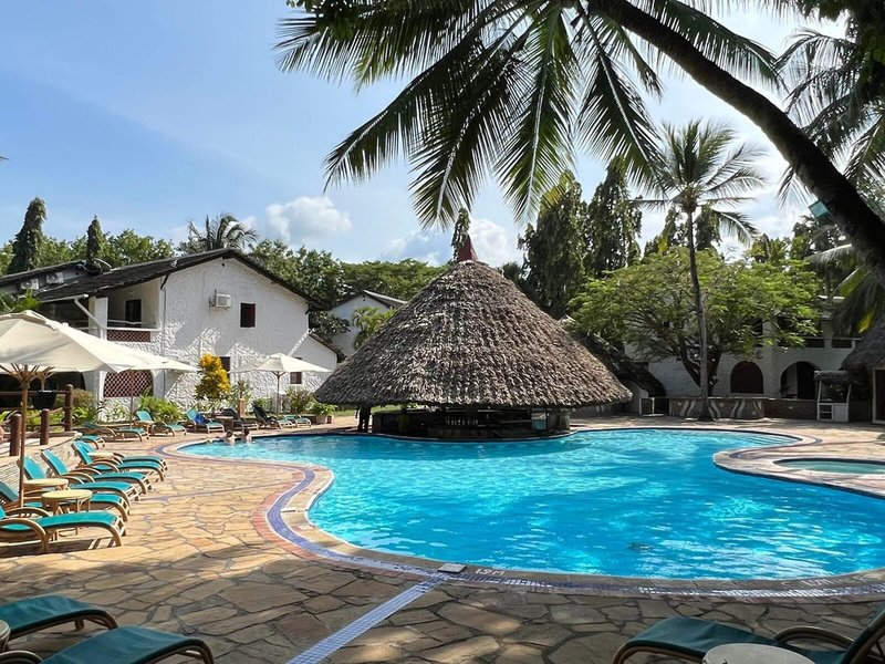 Pinewood Beach Resort & Spa 22