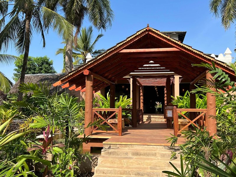 Pinewood Beach Resort & Spa 28