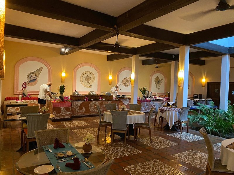 Pinewood Beach Resort & Spa 38