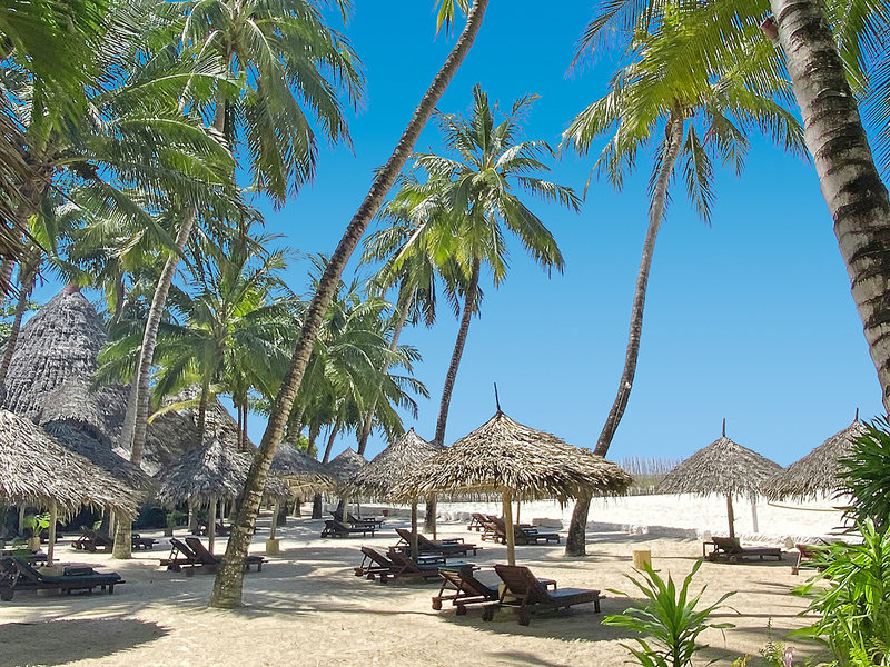 Pinewood Beach Resort & Spa 4