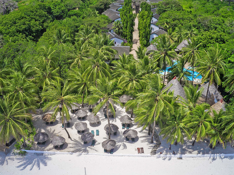 Pinewood Beach Resort & Spa 7