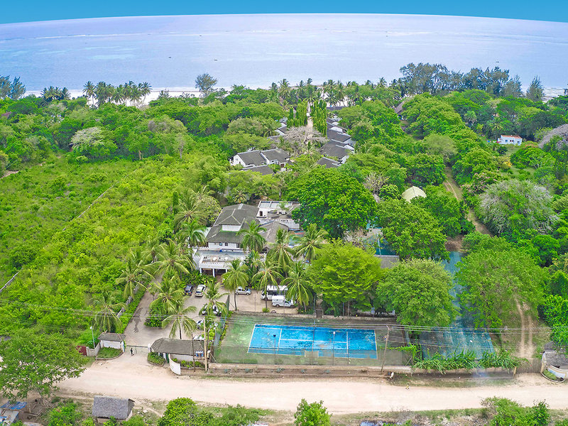 Pinewood Beach Resort & Spa 8