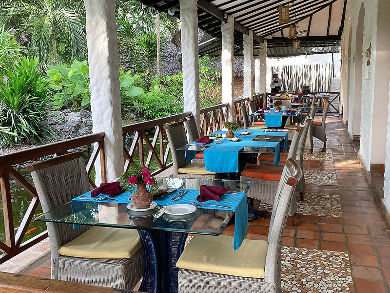 Pinewood Beach Resort & Spa 9