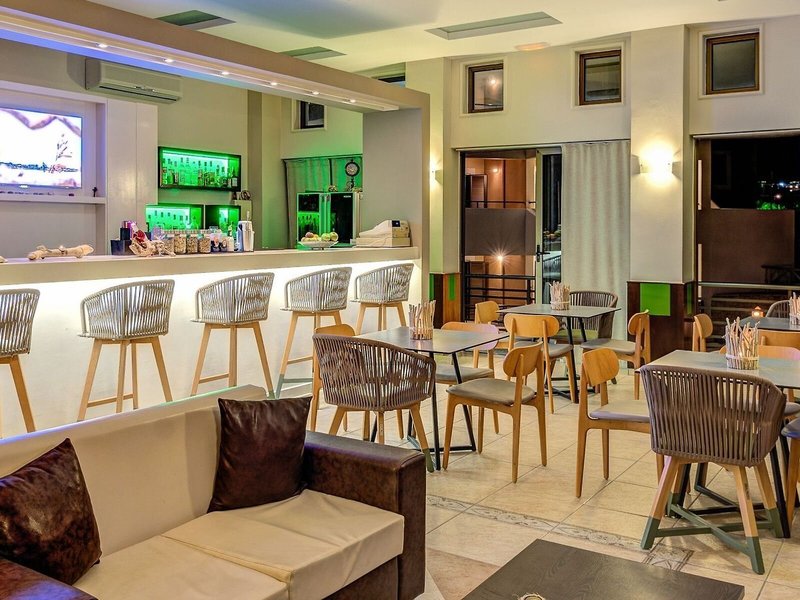 Alkionis Beach Hotel Apartments 4