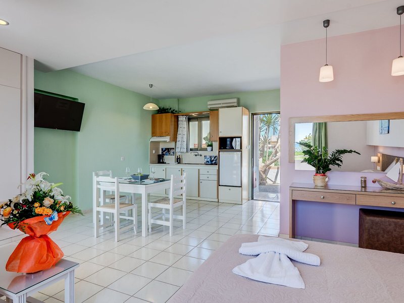 Alkionis Beach Hotel Apartments 8