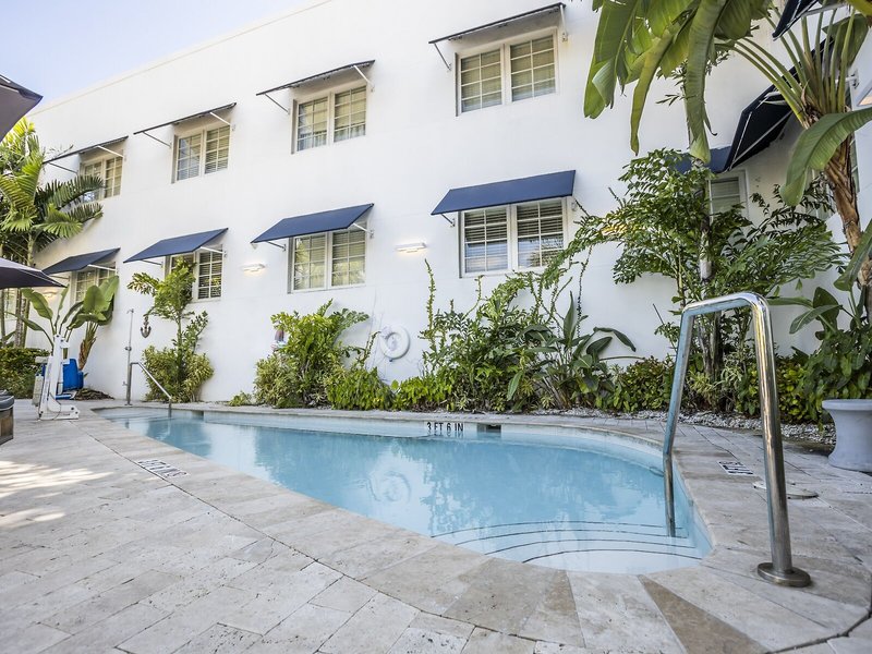 Oceanside Hotel 12