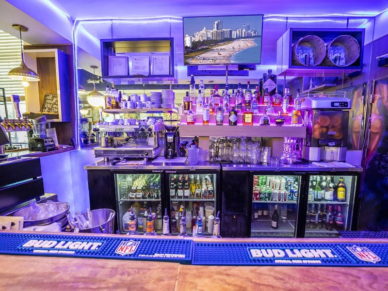 Oceanside Hotel 23