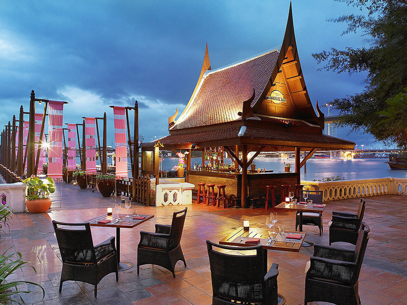 Anantara Riverside Bangkok Resort 11