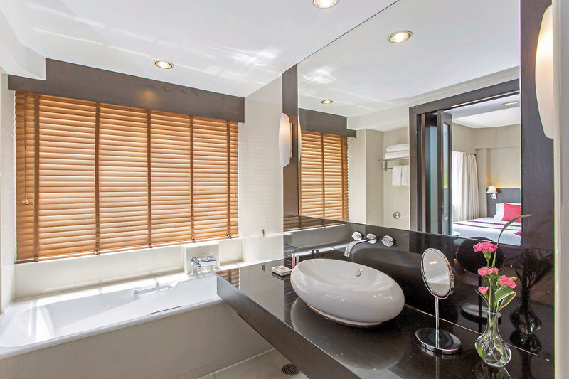 Ramada Plaza by Wyndham Bangkok Menam Riverside 12