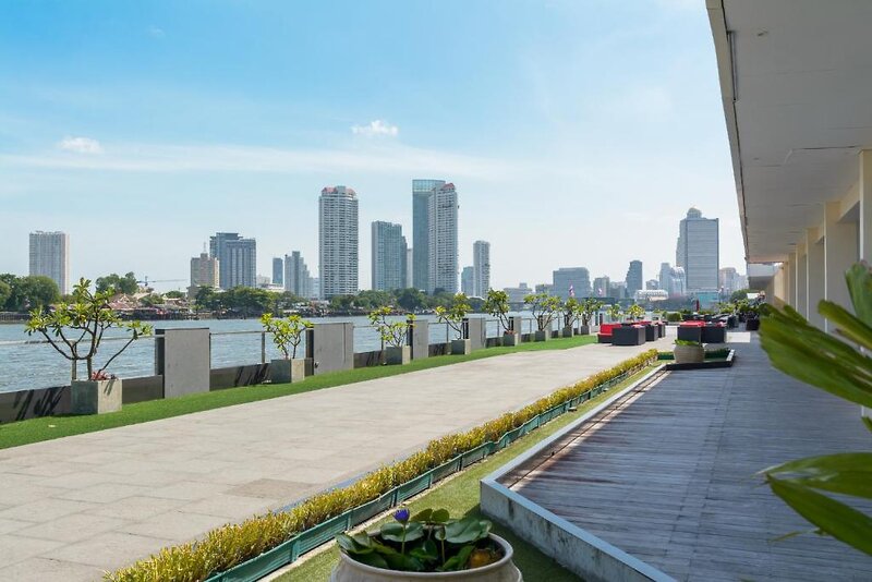 Ramada Plaza by Wyndham Bangkok Menam Riverside 2