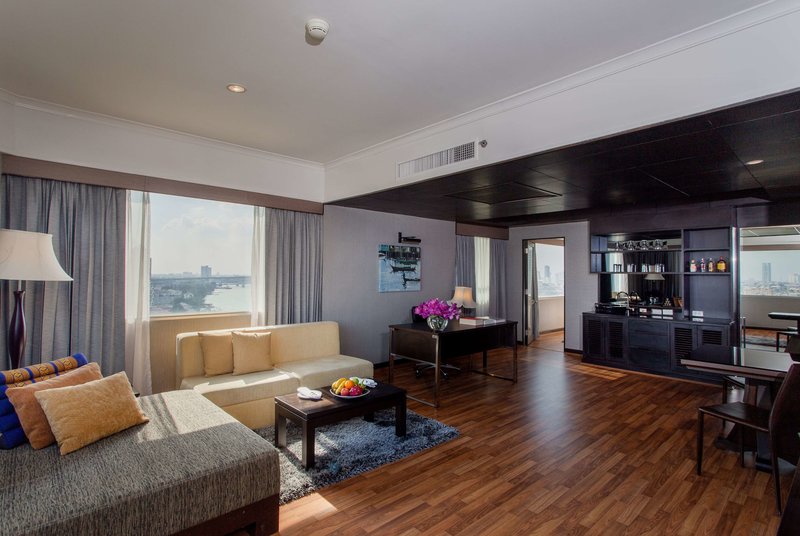 Ramada Plaza by Wyndham Bangkok Menam Riverside 8