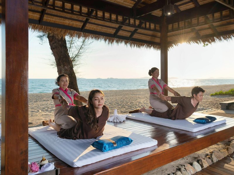 Novotel Rayong Rim Pae Resort Hotel 10