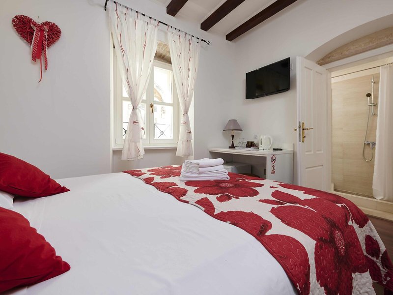 Palace Central Square 11