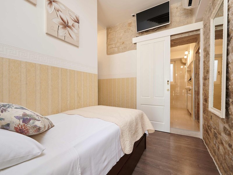 Palace Central Square 16