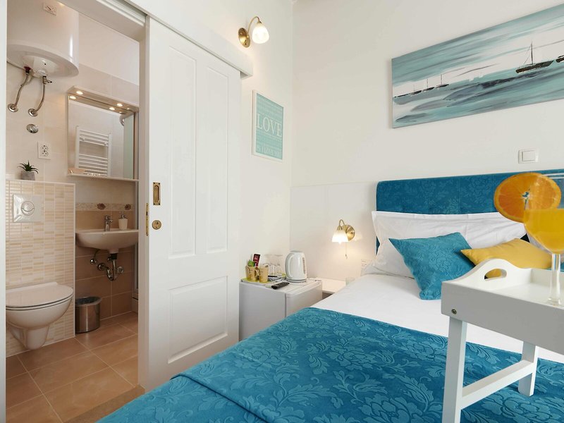 Palace Central Square 25