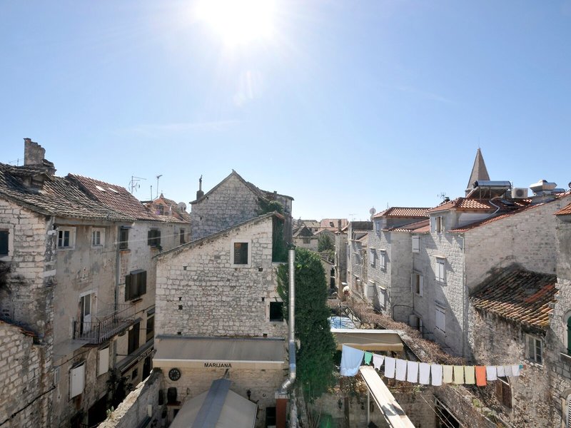Palace Central Square 27