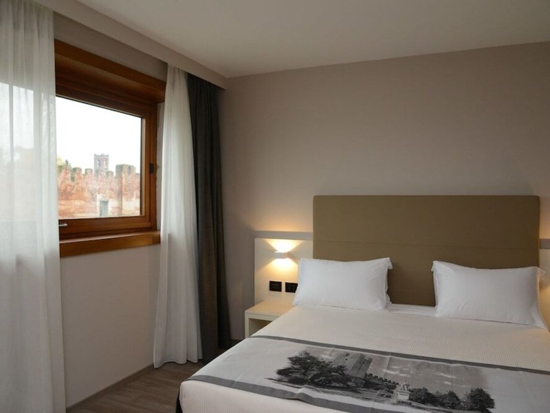 Best Western Albergo Roma 16 - Room Example