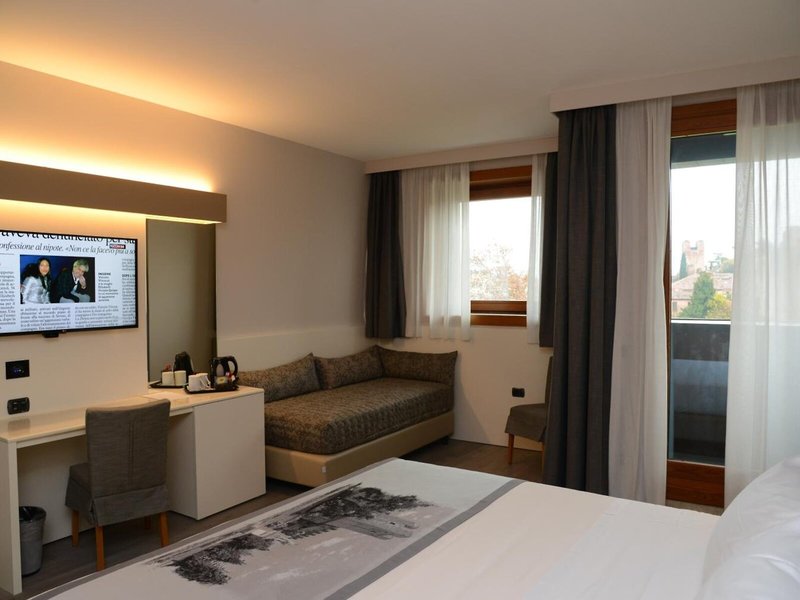 Best Western Albergo Roma 17 - Room Example