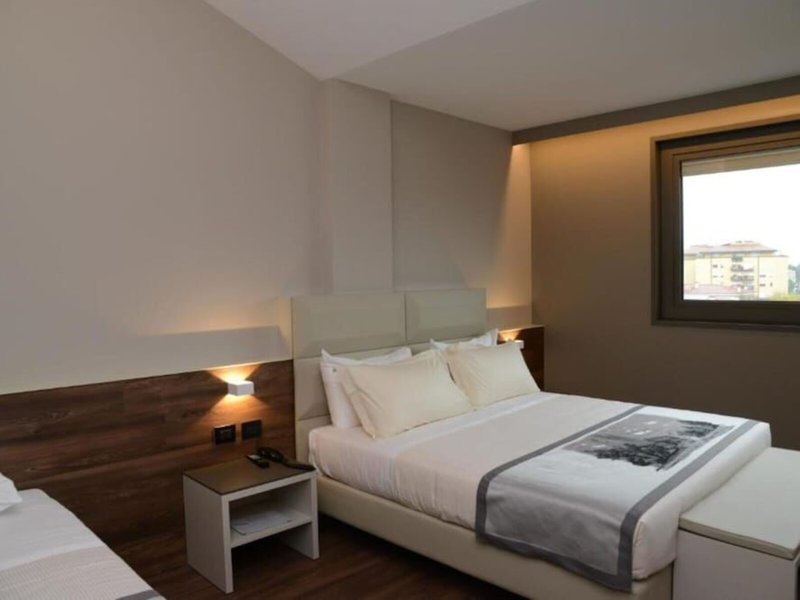 Best Western Albergo Roma 18 - Room Example