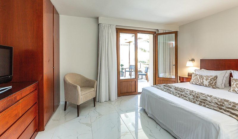 Theartemis Palace 27