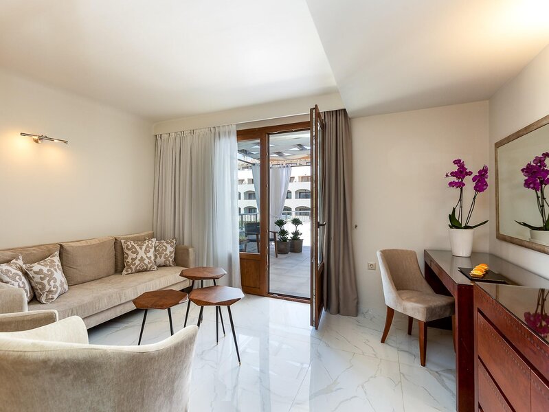 Theartemis Palace 65