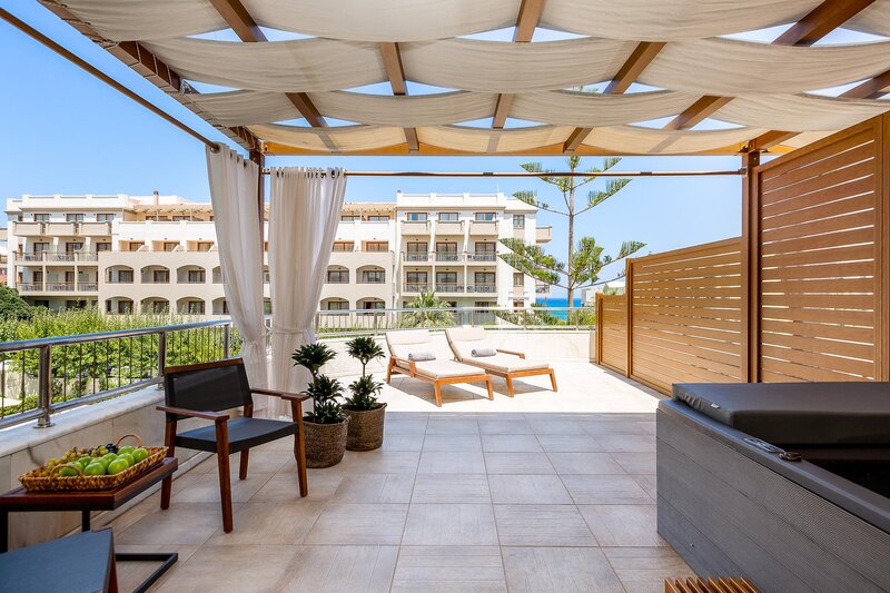 Theartemis Palace 67