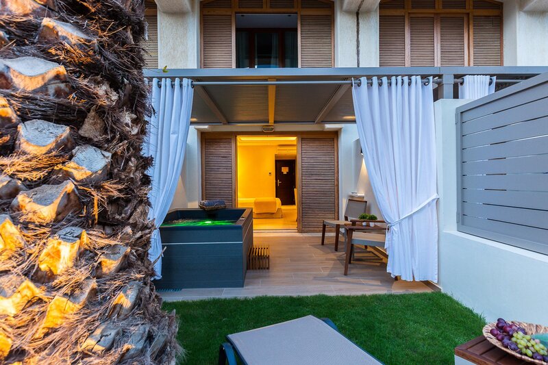 Theartemis Palace 83