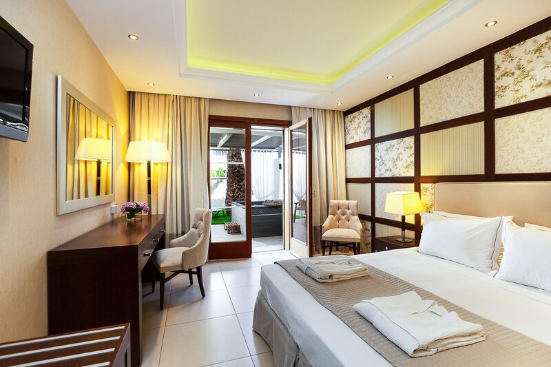 Theartemis Palace 90