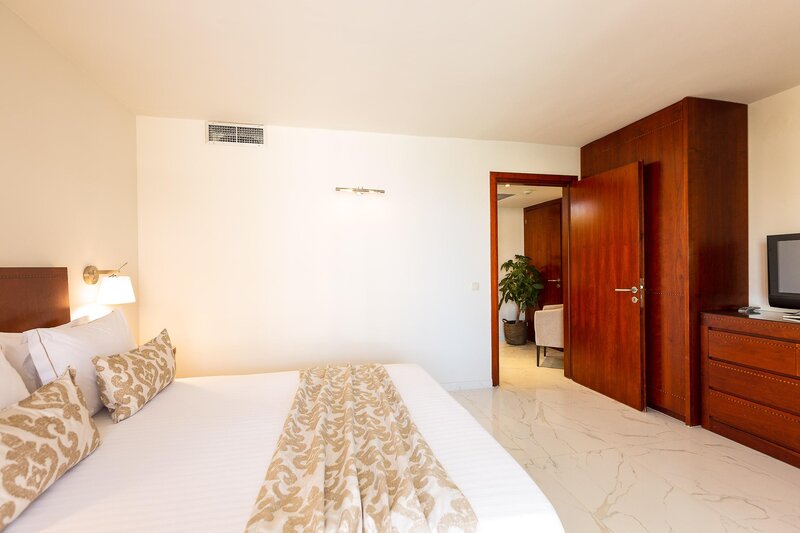 Theartemis Palace 111