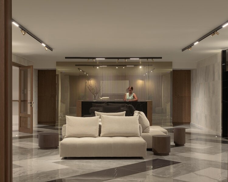 Theartemis Palace 276