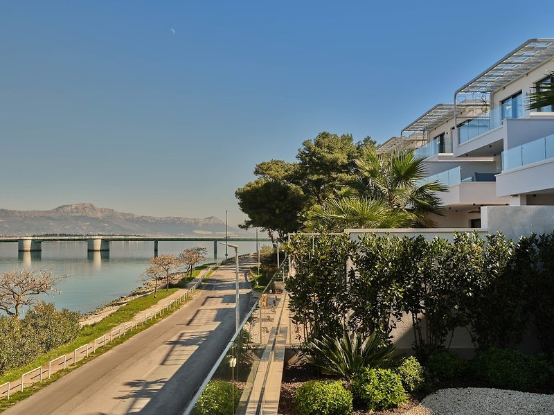 Brown Beach House 48