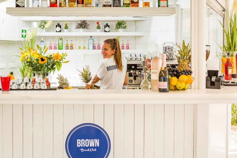 Brown Beach House 14