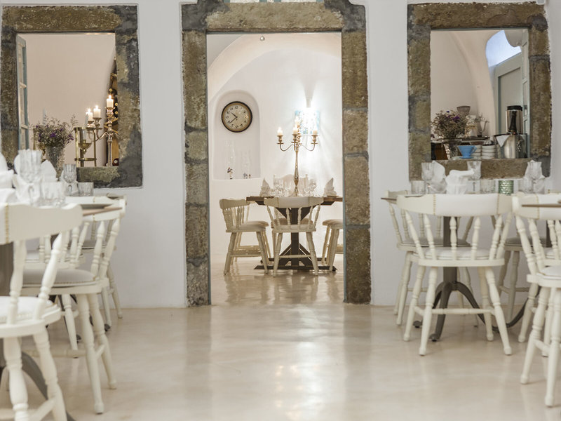 Andronikos Santorini 16