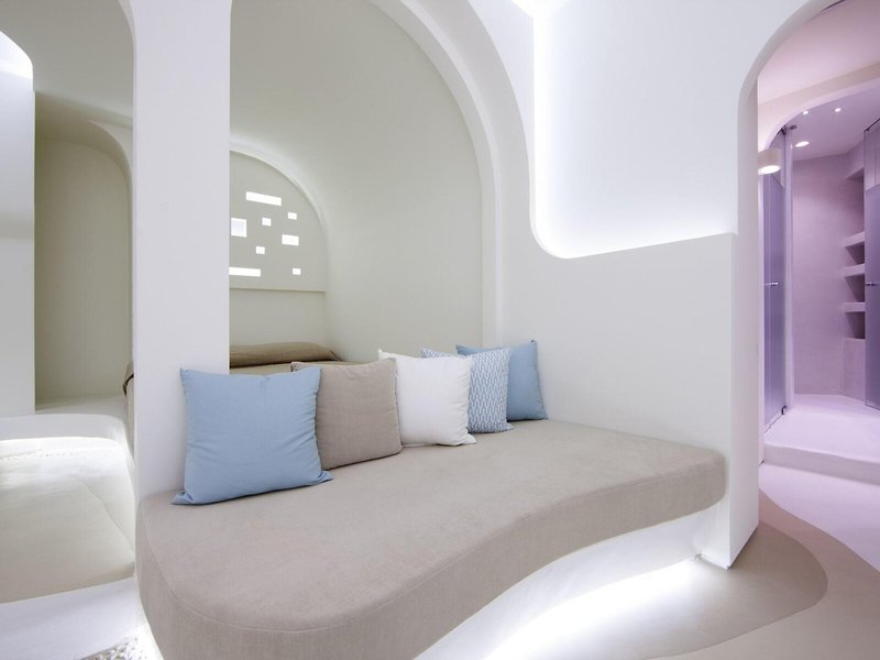 Andronikos Santorini 23