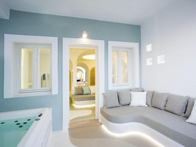 Andronikos Santorini 33