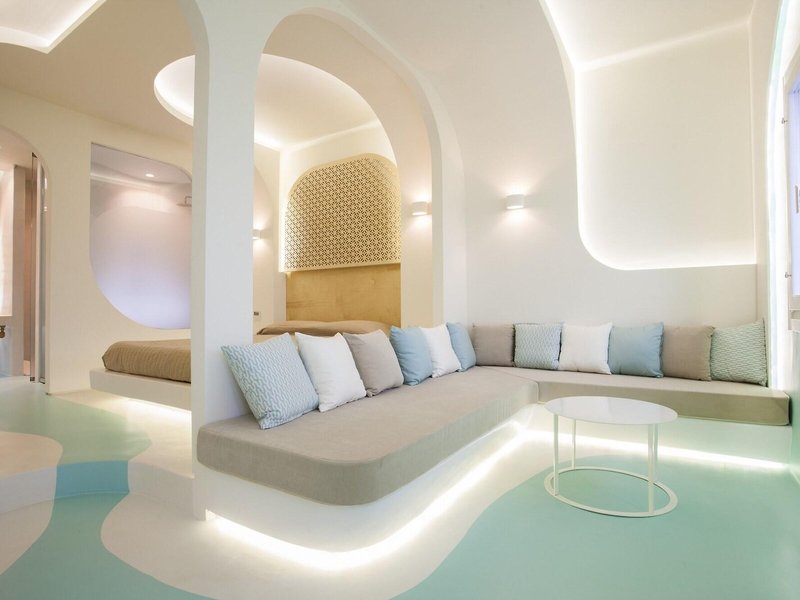 Andronikos Santorini 37