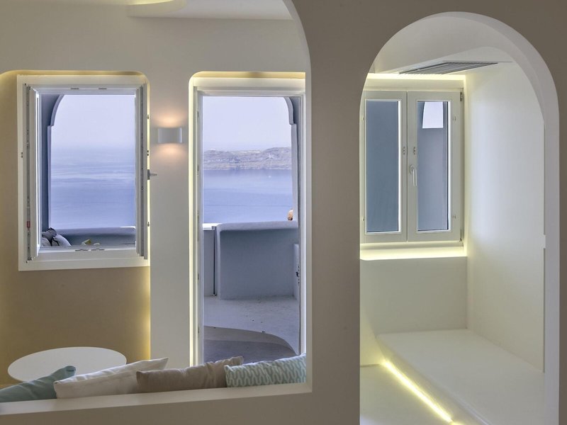 Andronikos Santorini 40
