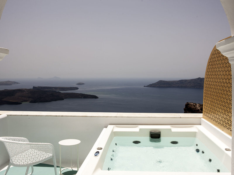 Andronikos Santorini 44