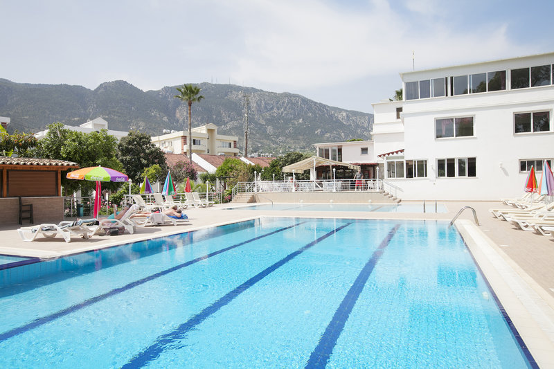 Rose Gardens Hotel 4