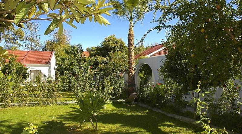 Rose Gardens Hotel 7