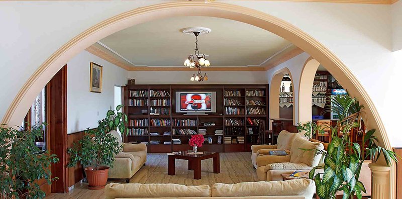 Rose Gardens Hotel 8